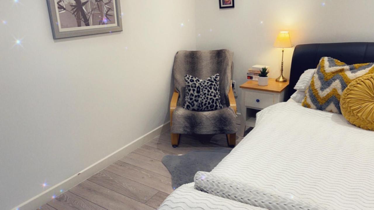 Stay In Woking With Benita Horsell Zewnętrze zdjęcie